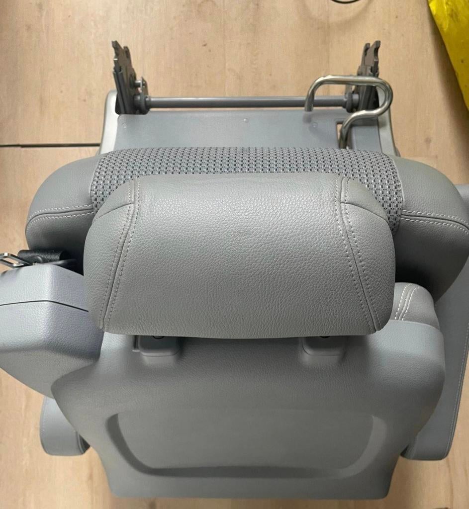 autostoel met gordel - Zo goed als nieuw, Auto-onderdelen, Interieur en Bekleding, Ophalen, Nieuw