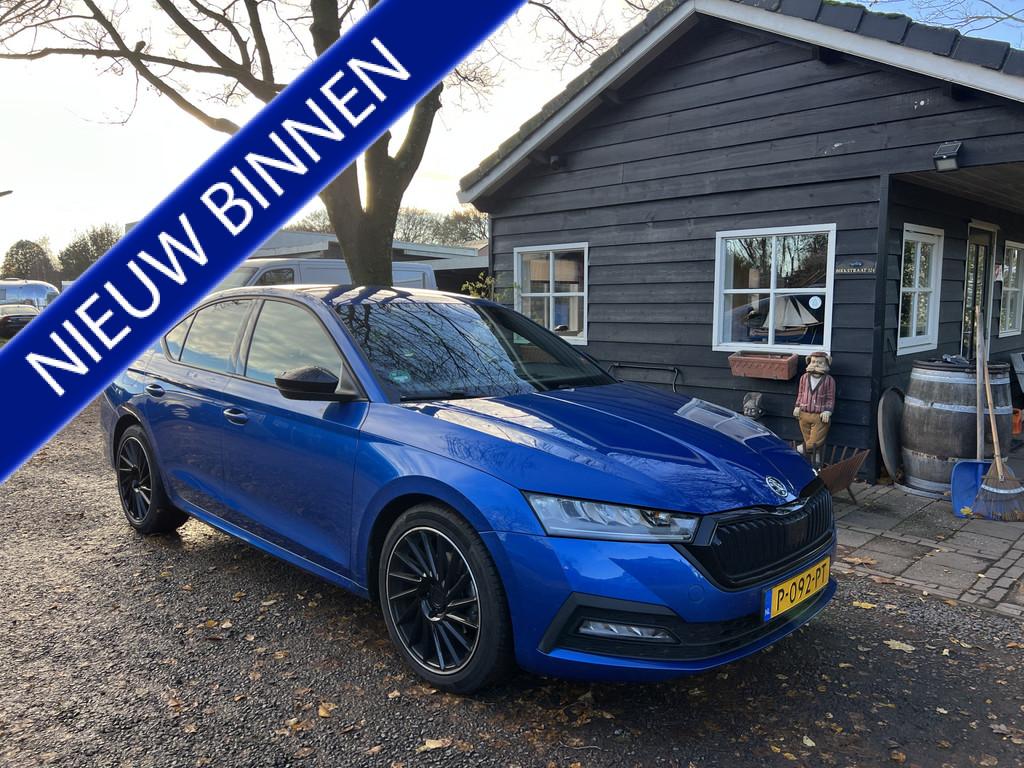 Skoda Octavia 1.5 e-TSI Sport Bus/Automaat (bj 2022), Stof, 4 cilinders, Blauw, Origineel Nederlands