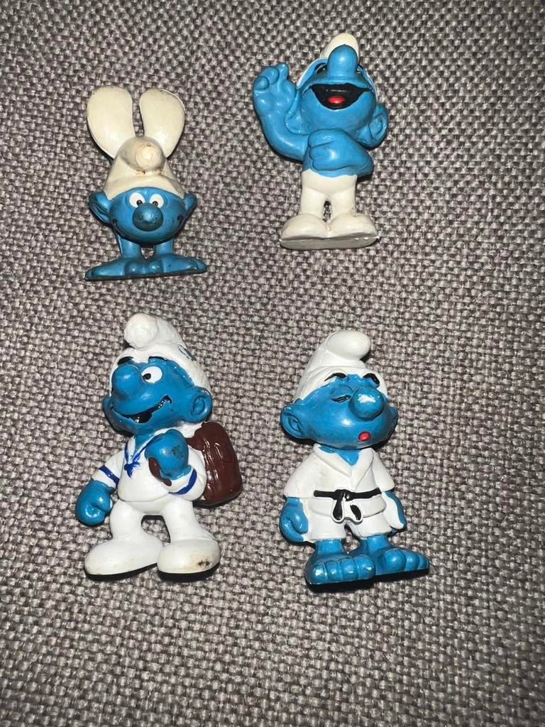 4 oude vintage smurfen oude modellen, Verzamelen, Smurfen, Ophalen of Verzenden, Zo goed als nieuw, Verschillende Smurfen