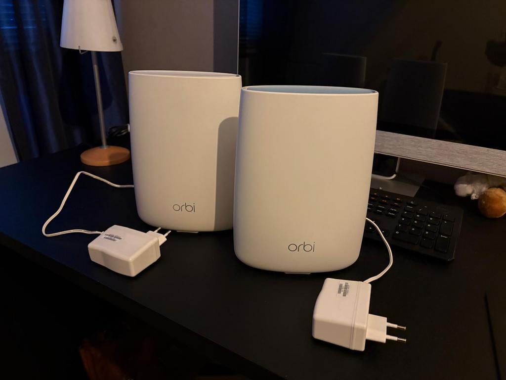 Orbi RBR 50 router en satelliet, Ophalen of Verzenden, Zo goed als nieuw