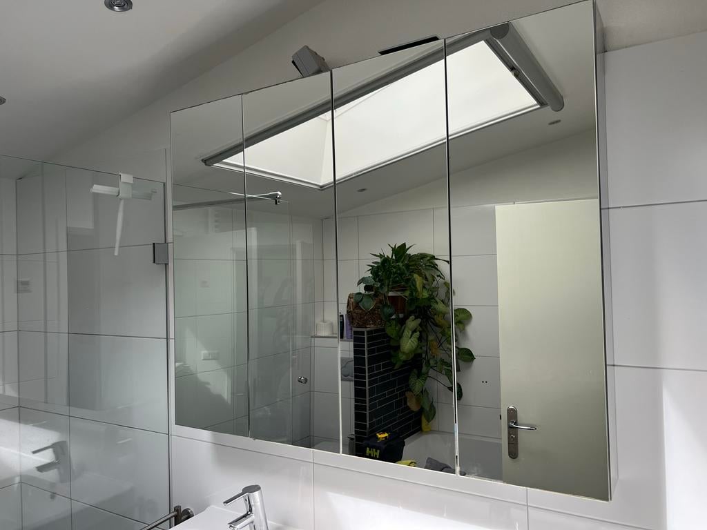 Spiegelkast badkamer met drie deuren, Huis en Inrichting, Badkamer | Badkamermeubels, Ophalen, 100 tot 150 cm, Minder dan 25 cm