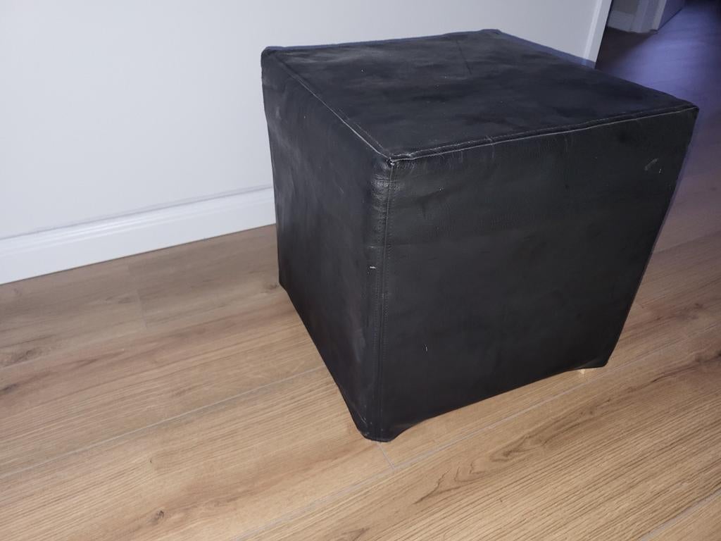 Ikea zwarte leren poef/voetenbankje, Huis en Inrichting, Ophalen, Minder dan 50 cm, Gebruikt, Vierkant