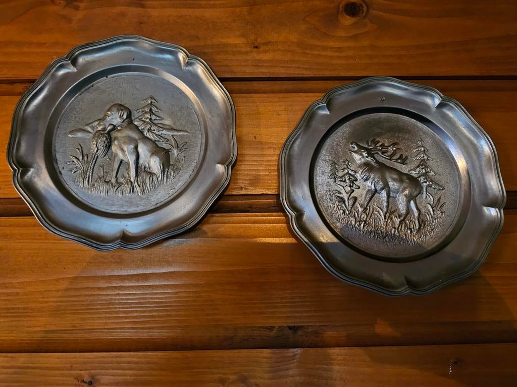 Set van 2 vintage tinnen bordjes met jachttaferelen, Antiek en Kunst, Antiek | Tin, Ophalen of Verzenden