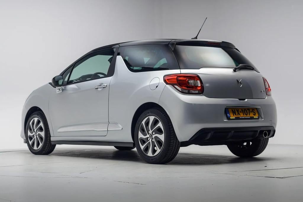 DS DS 3 1.2 PureTech So Chic [ Distributie vv bij 61000km! ], Auto's, Gebruikt, 31 €/maand, 1199 cc, Parkeersensor