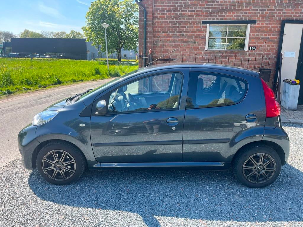 Peugeot 107 1.0-12V XS ( Airco + Elektrische ramen ), Voorwielaandrijving, Stof, Gebruikt, Zwart