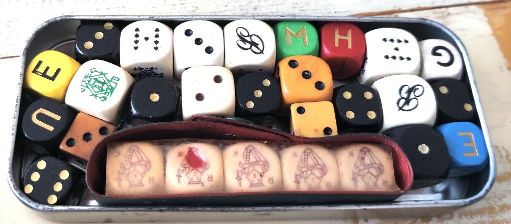 Verzameling met 28 dobbelstenen In prima staat, Ophalen of Verzenden, Zo goed als nieuw