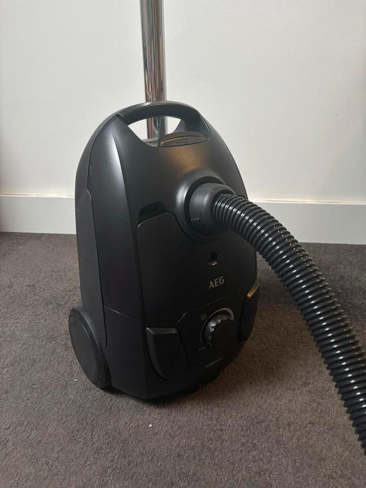 Gloednieuwe AEG stofzuiger (ongebruikt), Witgoed en Apparatuur, Stofzuigers, Nieuw, Stofzuiger, Minder dan 1200 watt, Stofzak