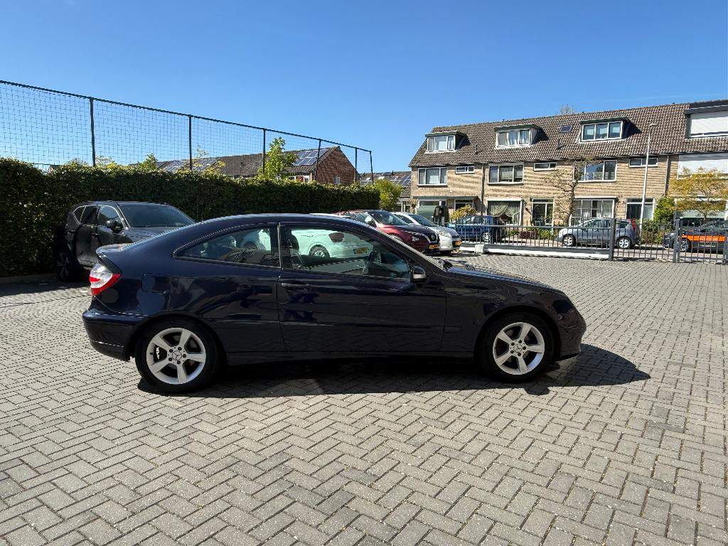 Mercedes-Benz C-Klasse 1.8 C200 Kompr Sportcoupe 2005 Blauw, 4 cilinders, 1796 cc, 163 pk, 75 €/maand