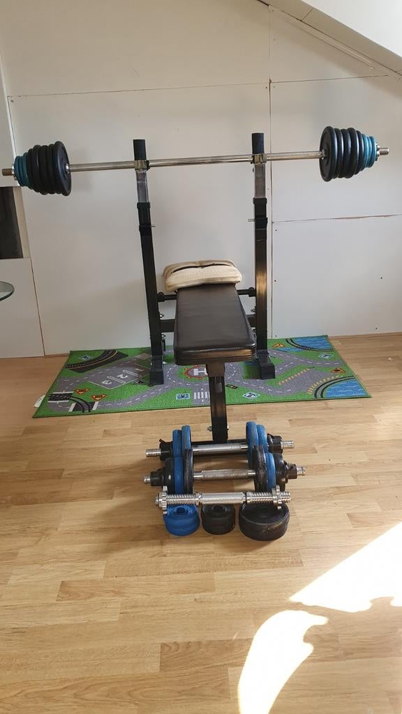 Bankdrukset met halterbank en diverse halters, Sport en Fitness, Fitnessmaterialen, Ophalen of Verzenden, Gebruikt, Rug, Fitnessbank