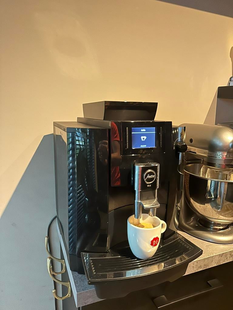 Jura we6, Witgoed en Apparatuur, 10 kopjes of meer, Ophalen of Verzenden, Zo goed als nieuw, Koffiemachine