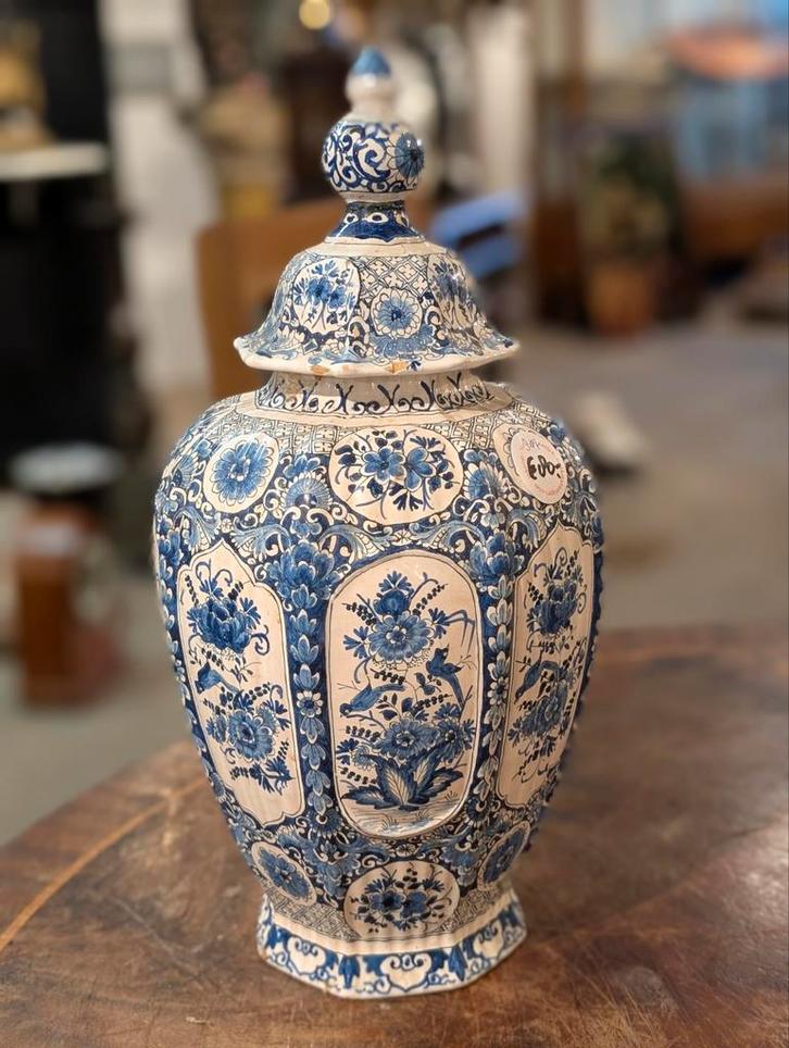 Antieke deksel pot 18 eeuw. Delft.  37 cm hoog. €80., Antiek en Kunst, Antiek | Keramiek en Aardewerk, Ophalen