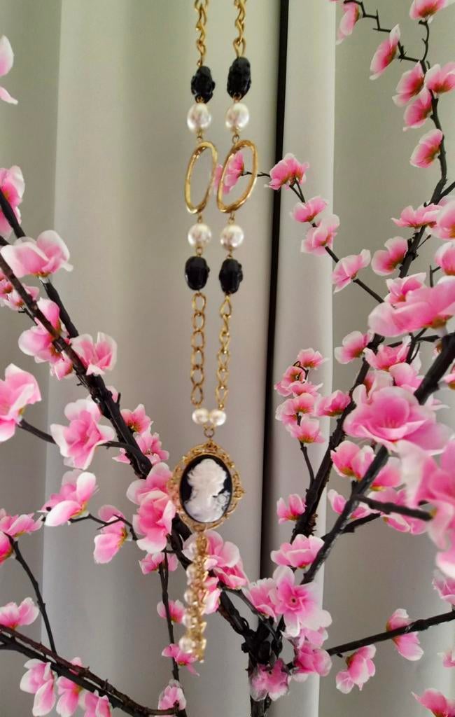 Vintage Camee Ketting met Hanger - 63 cm, Gebruikt, Ophalen of Verzenden, Goud, Overige materialen