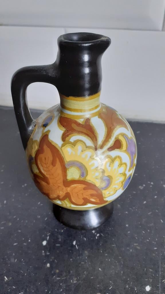 Gouda plateel vaasje, 13 cm hoog, Antiek en Kunst, Ophalen of Verzenden