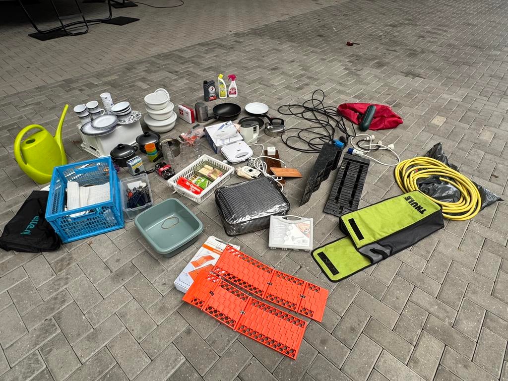 Camperstartset -compleet servies, levellers, stroomkabel etc, Ophalen, Zo goed als nieuw