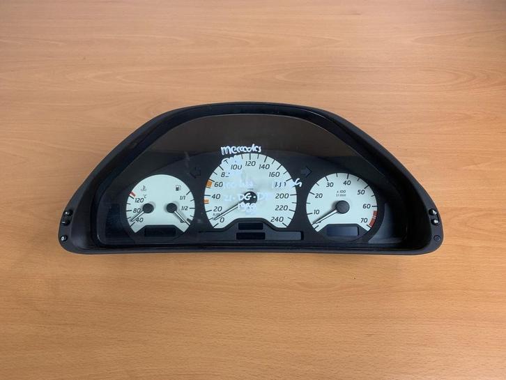 kilometerteller mercedes CLK W208 1997 tot 2002 A2085402011, Auto-onderdelen, Dashboard en Schakelaars, Mercedes-Benz, Gebruikt