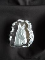 Glazen beeldje met een uitgeslepen paard, Verzamelen, Beelden en Beeldjes, Ophalen of Verzenden, Zo goed als nieuw, Dier