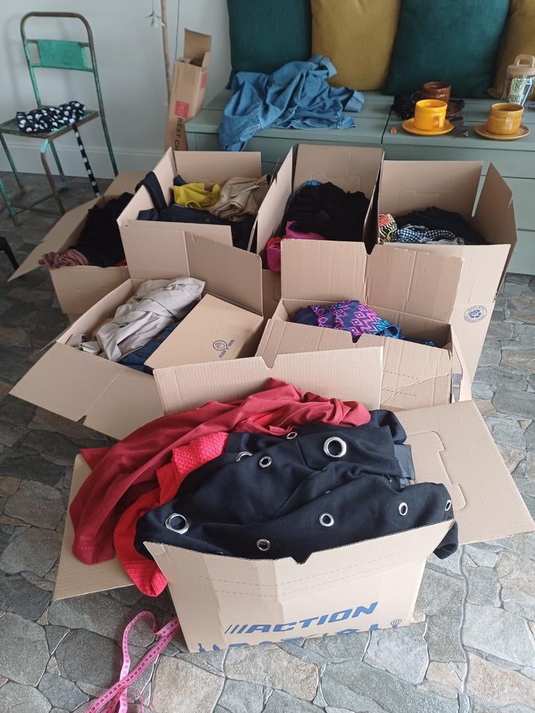 8 dozen vol met kleding grote maten, Kleding | Dames, Dames-kledingpakketten, Nieuw, Maat 46/48 (XL) of groter, Ophalen