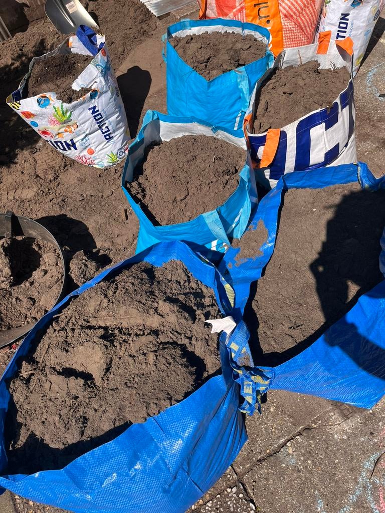 Gratis zwarte tuinaarde, Ophalen of Verzenden, Zo goed als nieuw, Overige typen