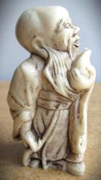 Netsuke ?~Klein Chinees beeldje~Oude man met duif, Ophalen of Verzenden