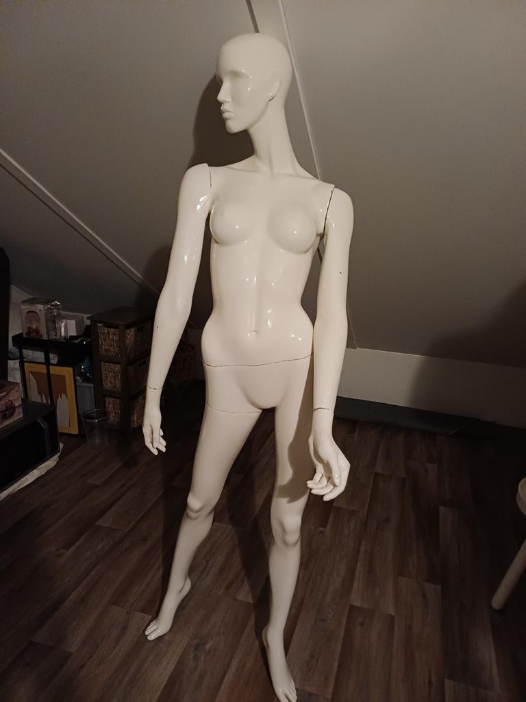 Etalagepop, ongeveer 1.75 lang., Ophalen