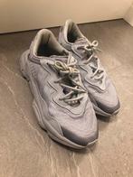 Adidas Ozweego hardloop schoenen, Ophalen of Verzenden, Zo goed als nieuw, Schoenen