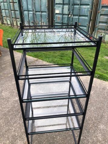 open vitrine etagère kast met 3 legborden. beschikbaar voor biedingen