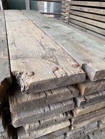 Oude planken  beschikbaar voor biedingen