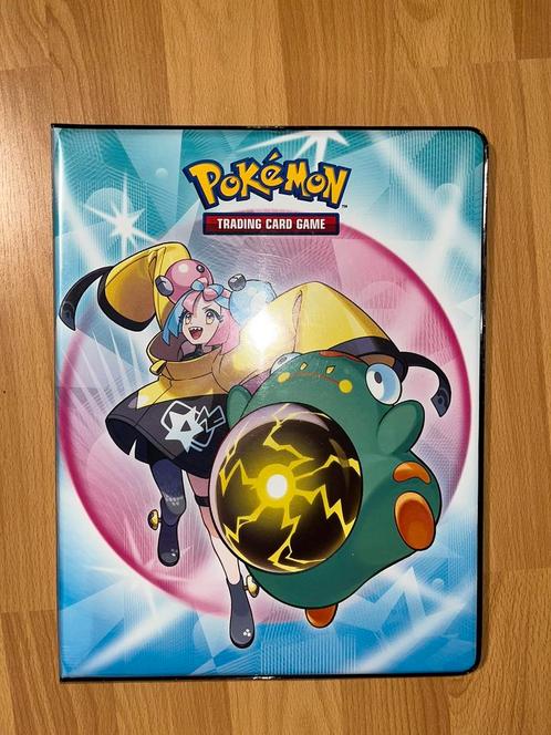 POKEMON ULTRA PRO JOURNEY TOGETHER 9 POCKET MAP BINDER, Hobby en Vrije tijd, Verzamelkaartspellen | Pokémon, Zo goed als nieuw