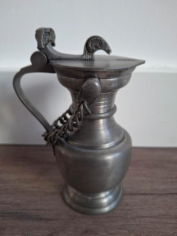 Antieke Tinnen Kan met Ketting en Ram Decoratie, Antiek en Kunst, Antiek | Tin, Ophalen of Verzenden