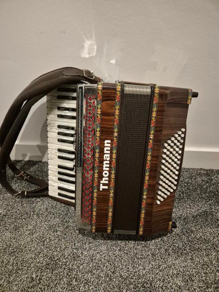 Thomann Alpin III 72 M, Muziek en Instrumenten, Accordeons, Zo goed als nieuw, Toetsaccordeon, 72-bas, Overige merken, Met koffer