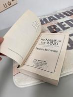 The Name of the Wind Auteur Patrick Rothfuss Dik boek, Boeken, Ophalen of Verzenden, Zo goed als nieuw