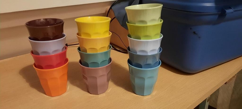 13 kleine Rice bekers, diverse kleuren., Ophalen of Verzenden, Zo goed als nieuw, Beker of Kan