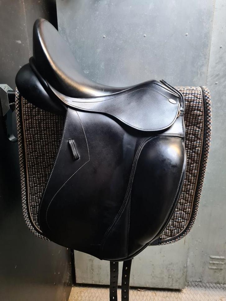 Kentaur Elektra 17.5 inch dressuurzadel, medium boom, Dieren en Toebehoren, Paarden en Pony's | Zadels, Zo goed als nieuw, Dressuur