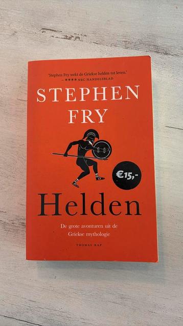 Stephen Fry - Helden beschikbaar voor biedingen