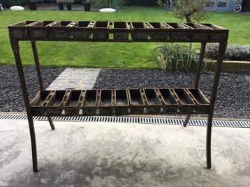 Antiek Wijnrek uit India beschikbaar voor biedingen