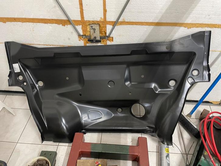 Audi 80 vloerplaat kofferbak, Auto-onderdelen, Carrosserie en Plaatwerk, Bumper, Audi, Achter, Nieuw, Ophalen