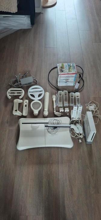 Nintendo Wii met toebehoren. beschikbaar voor biedingen