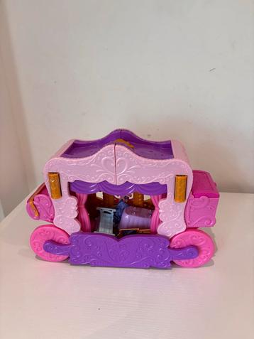 Poppenhuisje / inklap koets beschikbaar voor biedingen