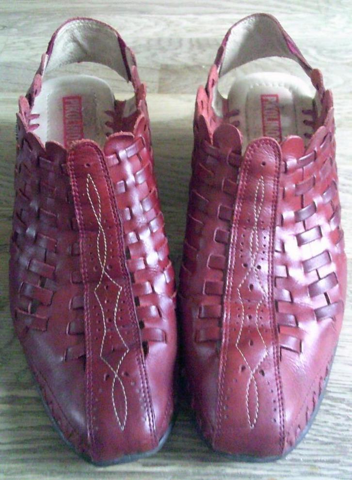 PIKOLINES ZGAN red woven slingbacks maat 38, Kleding | Dames, Schoenen, Zo goed als nieuw, Instappers, Rood, Verzenden