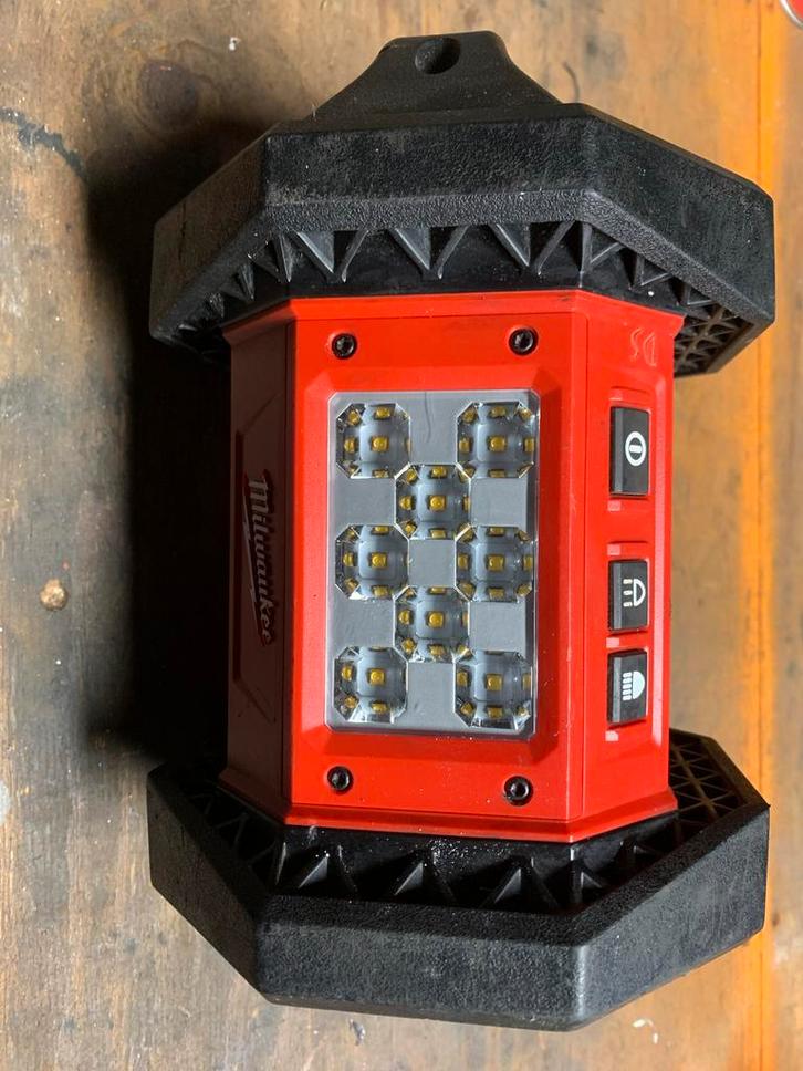 Milwaukee M18AL LED Bouwlamp, Doe-het-zelf en Verbouw, Bouwverlichting, Gebruikt, Lamp, Minder dan 50 watt, Ophalen of Verzenden