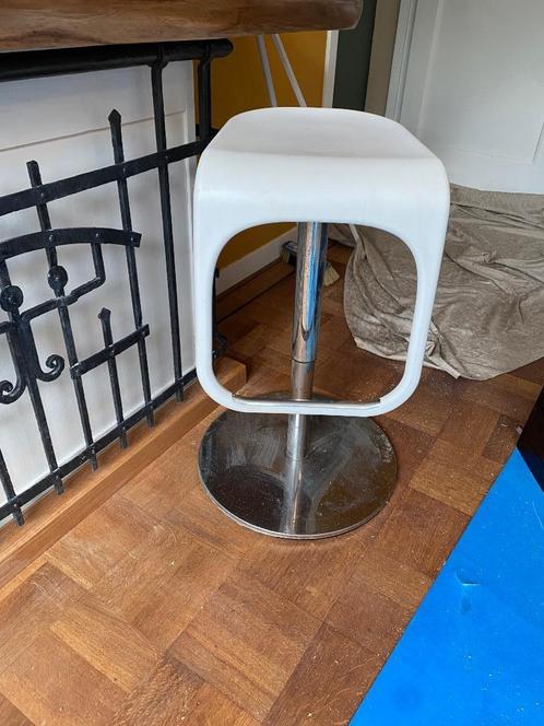 Twee barkrukken Carl Öjerstam voor Ikea, Huis en Inrichting, Barkrukken, Gebruikt, 60 tot 90 cm, Kunststof, Metaal, 2 krukken