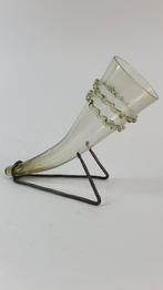 Antieke vaas, vorm hoorn des Overvloeds, op standaard. S15, Antiek en Kunst, Antiek | Glas en Kristal, Ophalen of Verzenden