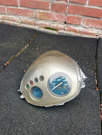 Piaggio zip 2000 teller cockpit 120km beschikbaar voor biedingen