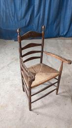 Antieke  houten stoel, Ophalen