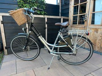 Damesfiets met mandje - Goede staat! beschikbaar voor biedingen