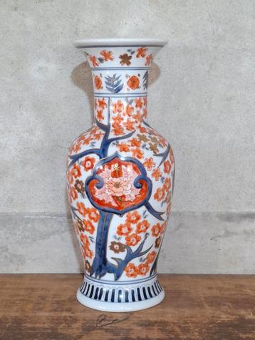 Oude vintage Japanse Goud Imari vaas beschikbaar voor biedingen