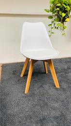4 Wiite kuipstoelen op houten poten met kussen, Kunststof, Gebruikt, Wit, Ophalen of Verzenden