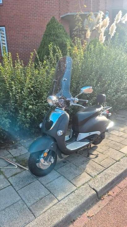 Retro scooter – blauw kenteken (2015), Fietsen en Brommers, Scooters | Overige merken, Gebruikt, Benzine, Ophalen