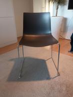 Arper stoelen, 2 of 4 stuks, Huis en Inrichting, Overige materialen, Twee, Design, Bruin