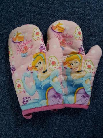 Ovenwanten van Princess voor bij de speelkeuken beschikbaar voor biedingen